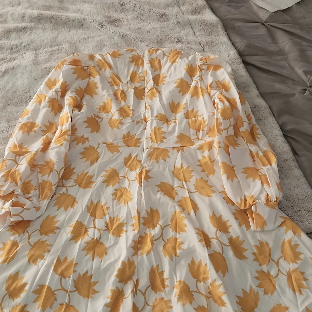 FINAL PRICE!! NWOT!! !!! DRESS IS NOT TRUE TO SIZE MORE LIKE A TEN - Picture 3 of 12